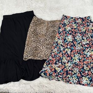 🍏 Bundle of 3 Woman’s Skirts Size S/M
